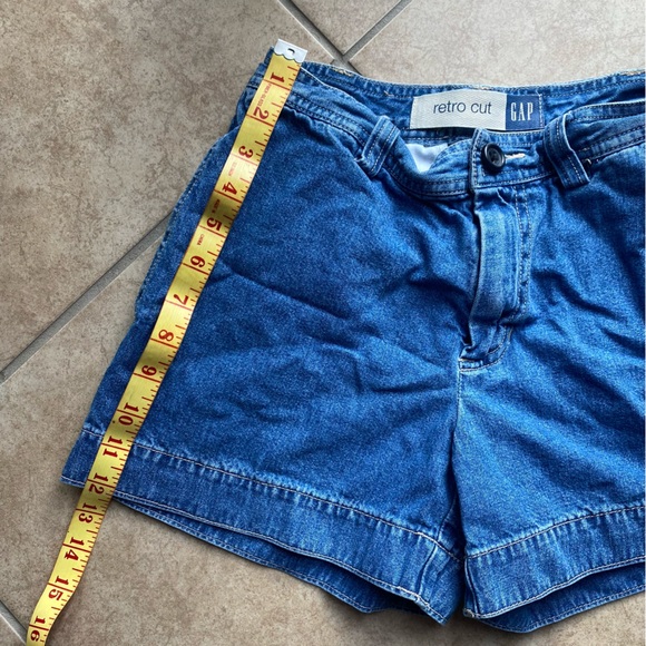 RETRO CUT MID RISE GAP SHORTS - Picture 4 of 8